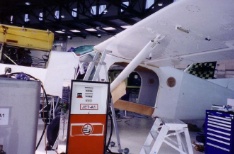 Spritzarbeiten bei Propellerflugzeug 