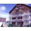 Die weisse Fassade und das Holzwerk sollen renoviert werden.